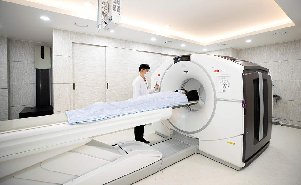 ÷  PET-CT